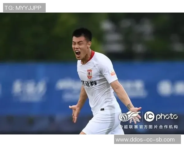 武汉三镇谭龙：从默默无闻到闪耀赛场的足球新星之路