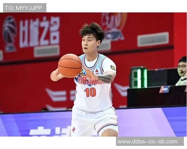 赵睿盖帽瞬间引爆全场激情展现篮球运动员的无畏精神与卓越技术